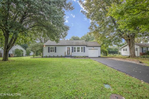 310 Canterbury Dr, Knoxville, TN, 37920-6430 | Card Image