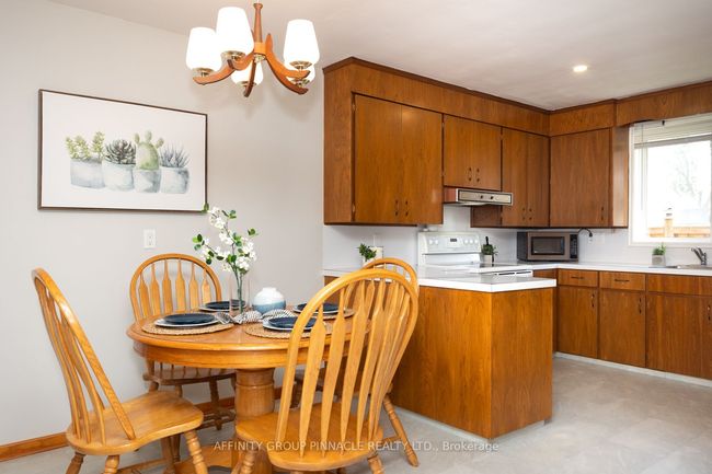 44 St David St, House other with 5 bedrooms, 2 bathrooms and 4 parking in Lindsay ON | Image 7