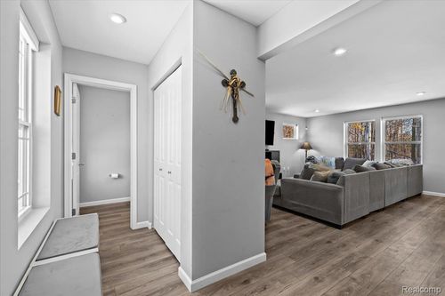 220 Laura Ln, Linden, MI, 48451-8447 | Card Image