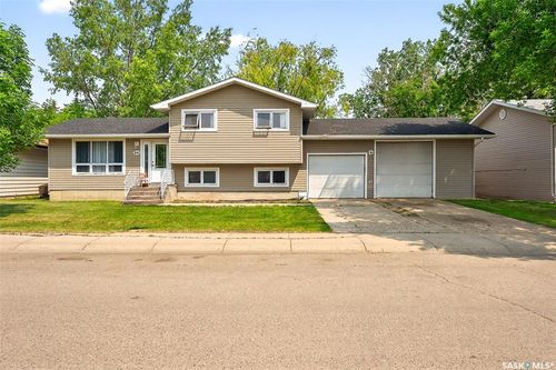 24 Bluebell Cres, Moose Jaw, SK, S6J1A2 | Card Image
