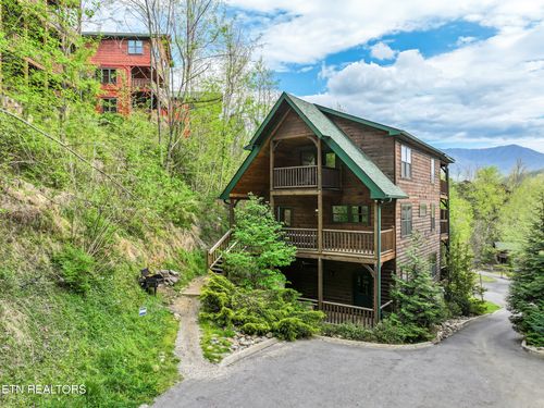 714 Mountain Stream Way, Gatlinburg, TN, 37738 | Card Image