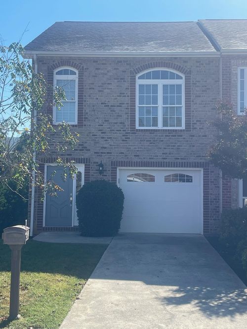 819 Walhalla Ct, Roanoke, VA, 24019-4964 | Card Image