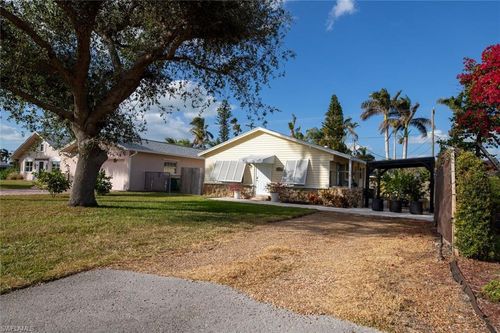 811 94th Ave, Naples, FL, 34108-2450 | Card Image