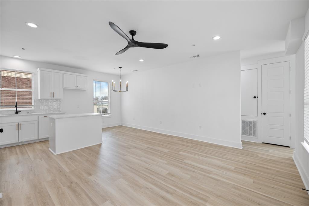 1 206 S Village Way, For Sale in Lewisville Zoocasa