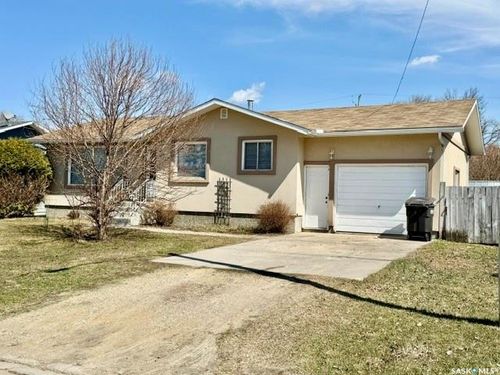208 2 St Ne, Watson, SK, S0K | Card Image