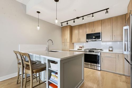 2801-100 3rd Ave S, Minneapolis, MN, 55401-2724 | Card Image