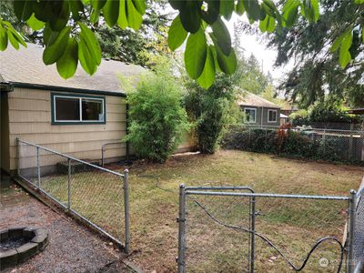 18027 Sunnyside Avenue N, House other with 3 bedrooms, 1 bathrooms and null parking in Shoreline WA | Image 2