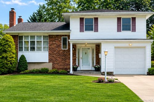 14 Poppy Dr, Massapequa Park, NY, 11762-1136 | Card Image