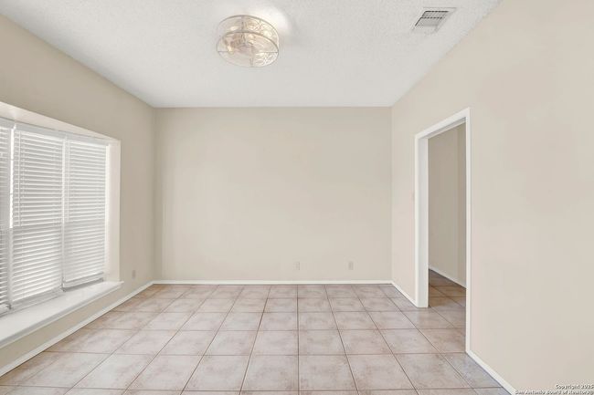 1314 Acorn Rd, House other with 3 bedrooms, 2 bathrooms and null parking in Hondo TX | Image 9