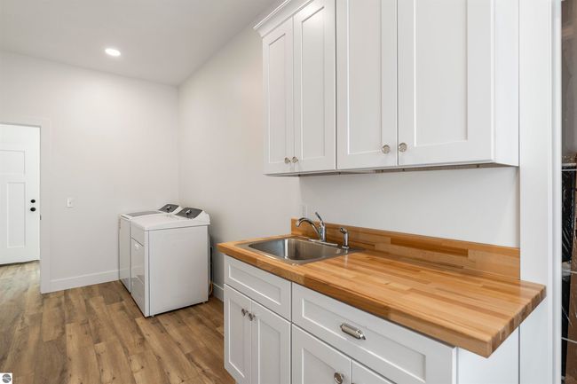 202 W Carpenter St, House other with 3 bedrooms, 2 bathrooms and null parking in Charlevoix MI | Image 21