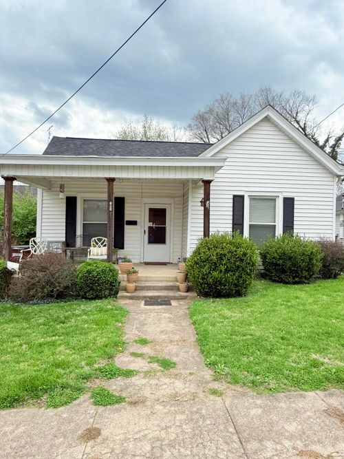 143 E 8th St, Paris, KY, 40361-1901 | Card Image