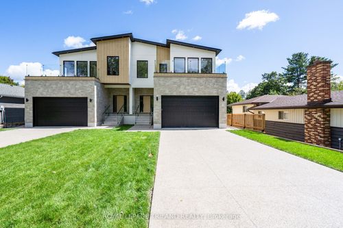 34 Alberta St, Grand Bend, ON, N0M1T0 | Card Image