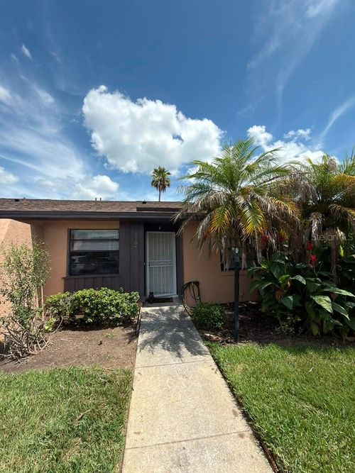 2207 Caribbean Dr N, KISSIMMEE, FL, 34741-3086 | Card Image