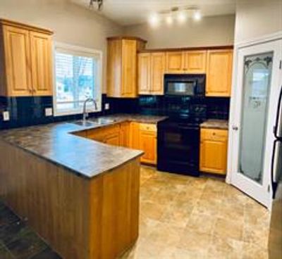 9 Leedy Dr, Home with 3 bedrooms, 1 bathrooms and 2 parking in Whitecourt AB | Image 3