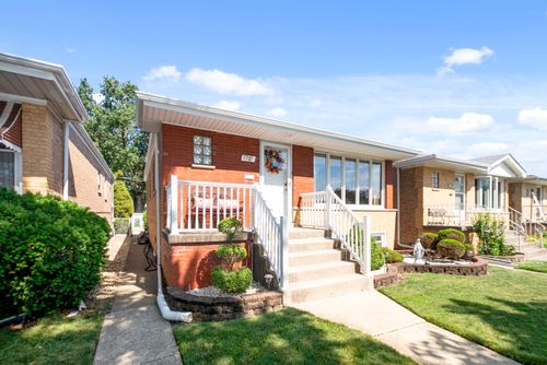 7707 Merrimac Ave, Burbank, IL, 60459-1104 | Card Image