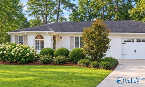 162 Azalea Dr, Gadsden, AL, 35901-5622 | Card Image
