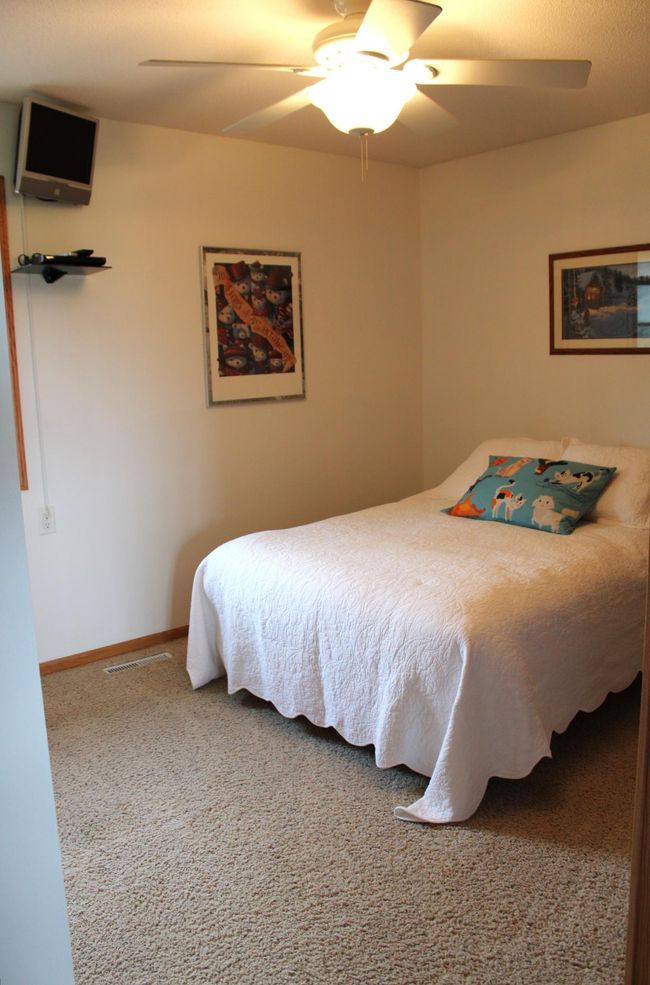Upper bedroom. | Image 61