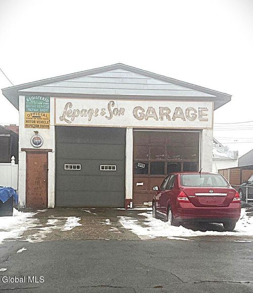 98 Van Schaick Ave, Cohoes, NY, 12047-3617 | Card Image