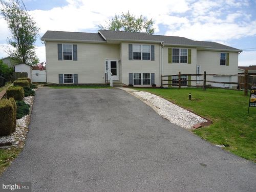 30 Squire Cir, INWOOD, WV, 25428-3115 | Card Image