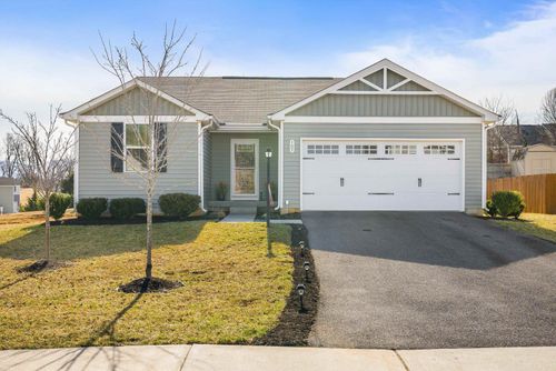 105 Crosskeys Way, WAYNESBORO, VA, 22980-8900 | Card Image