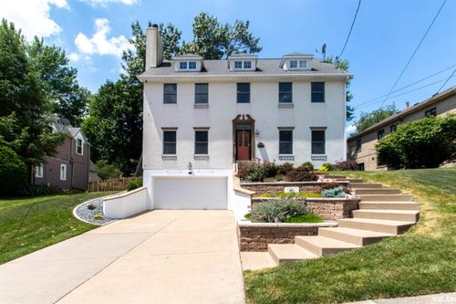 216 Hillcrest Ave, Davenport, IA, 52803-3632 | Card Image