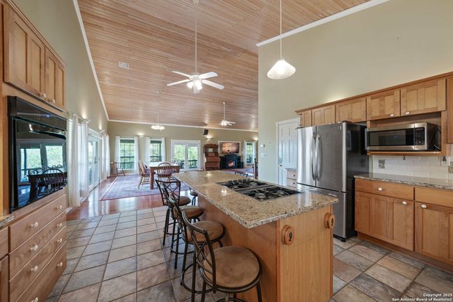 388 Oak Trl, House other with 3 bedrooms, 5 bathrooms and null parking in Pipe Creek TX | Image 7