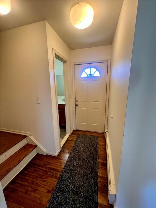 29 Sycamore Dr, Beacon, NY, 12508-3927 | Card Image