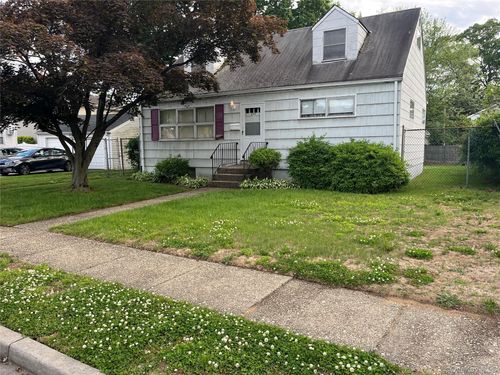 497 Maryann Lane, Hempstead, NY, 11552 | Card Image