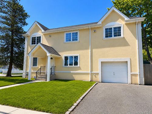 2312 7th St, East Meadow, NY, 11554-1910 | Card Image