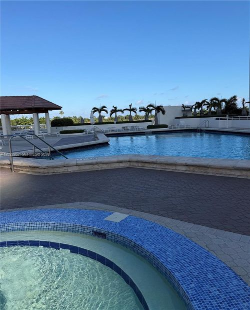 1104-20185 E Country Club Dr, Aventura, FL, 33180-3048 | Card Image