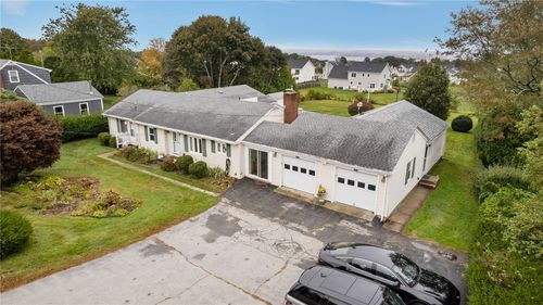 1533 E Main Rd, Portsmouth, RI, 02871-2426 | Card Image