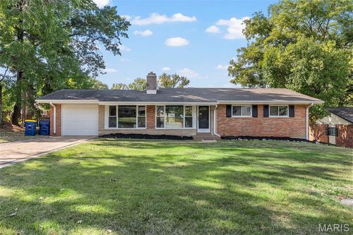 8 Montauk Ct, Saint Louis, MO, 63146-4945 | Card Image