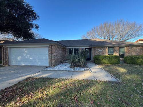 6921 Meadow Park N, North Richland Hills, TX, 76180-6609 | Card Image