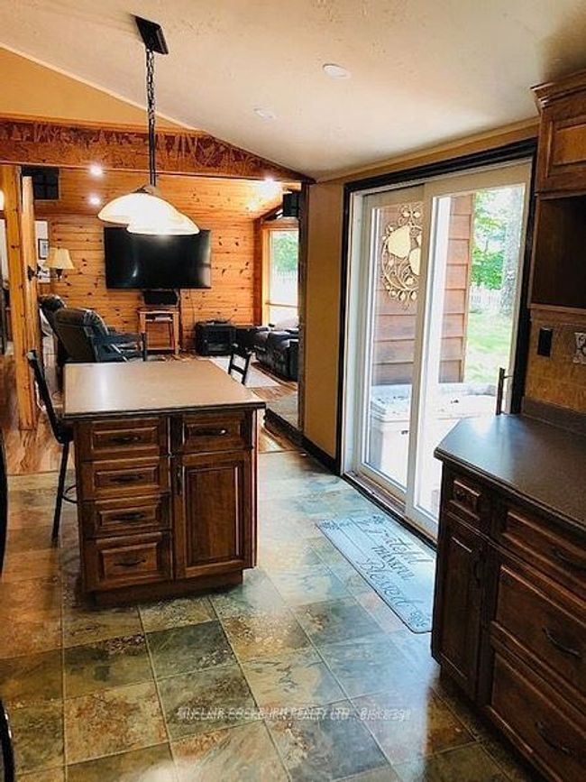 1238 Carlsmount Rd, House other with 2 bedrooms, 2 bathrooms and 10 parking in Bracebridge ON | Image 4