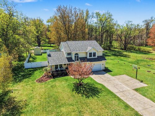 9466 Riverbend Dr, South Haven, MI, 49090 | Card Image