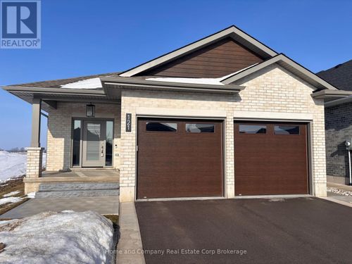 121 Glass St, St Marys, ON, N4X0C1 | Card Image