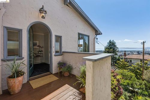 8 Mosswood Rd, Berkeley, CA, 94704-1820 | Card Image