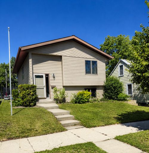 325 24th Ave N, Saint Cloud, MN, 56303-3846 | Card Image