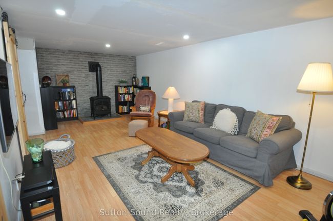 2133 6th Ave W, House other with 2 bedrooms, 2 bathrooms and 3 parking in Owen Sound ON | Image 29