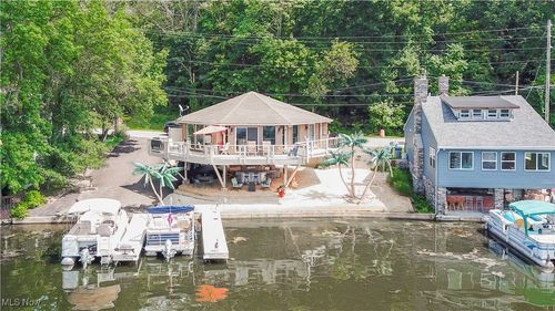 3956 S Turkeyfoot Rd, New Franklin, OH, 44319-3667 | Card Image