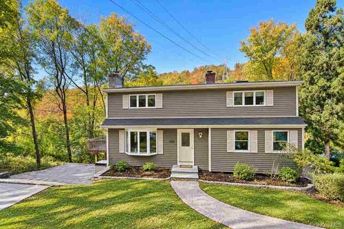 424 Washington Ave, Pleasantville, NY, 10570-1608 | Card Image