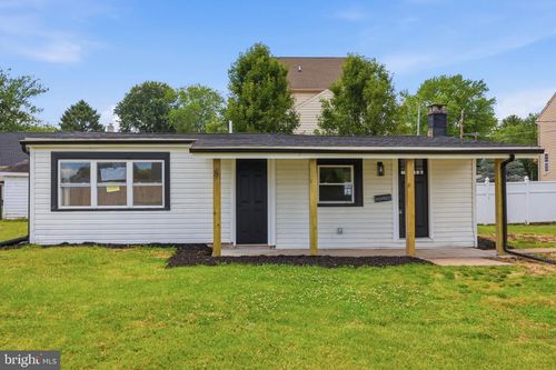 819 Center Ave, COLLEGEVILLE, PA, 19426-1109 | Card Image