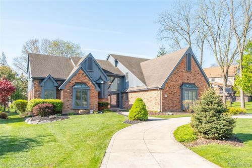 38621 Rutgers Drive, Farmington Hills, MI, 48335 | Card Image