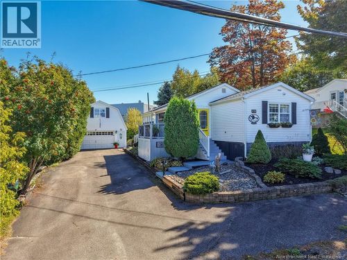 636 Barclay Loop, House with 2 bedrooms, 2 bathrooms and null parking in Fredericton NB | Card Image