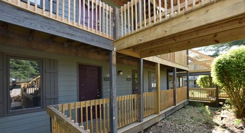 9337 S Pointe Retreat Dr, Bloomington, IN, 47401-8432 | Card Image