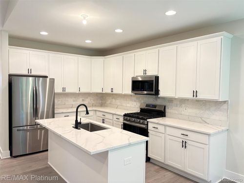 9945 Havendale Dr, Brighton, MI, 48114-6819 | Card Image