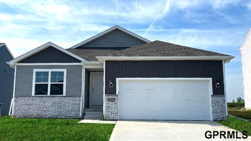 8718 N 167th St, Bennington, NE, 68007-2875 | Card Image