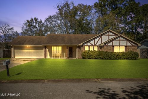 825 Bilglade Dr, Biloxi, MS, 39532-3201 | Card Image