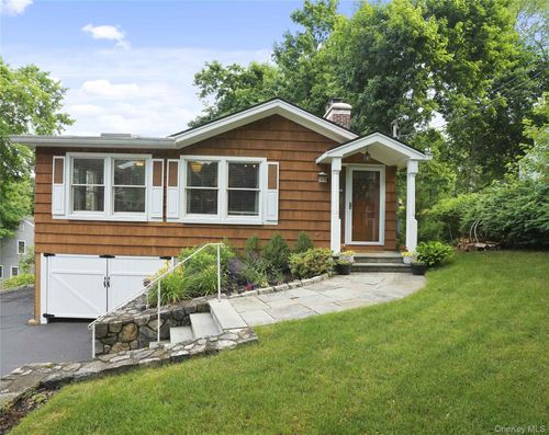 61 Ridgewood Dr, Pleasantville, NY, 10570-3339 | Card Image