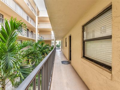 211 - 890 N Federal Hwy, Condo with 2 bedrooms, 2 bathrooms and null parking in Lantana FL | Image 2